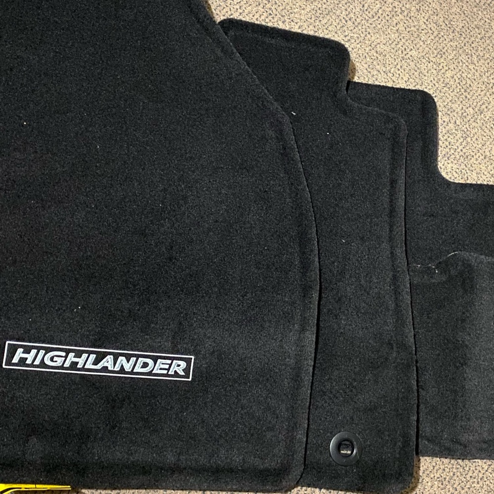 Toyota Highlander original 2015 black 4pc mat set